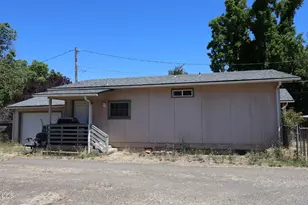 2370 Sunset Ct, Medford, OR 97501 - Photo 10