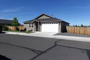 898 SE Strawberry Ln, Madras, OR 97741 - Photo 2
