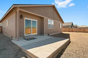 898 SE Strawberry Ln, Madras, OR 97741 - Photo 16