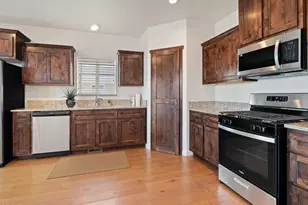 898 SE Strawberry Ln, Madras, OR 97741 - Photo 8