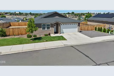 898 SE Strawberry Lane, Madras, OR 97741 - Photo 1
