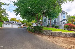 921 NE Beacon Dr, Grants Pass, OR 97526 - Photo 10