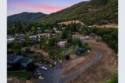 921 NE Beacon Drive, Grants Pass, OR 97526 - Photo 6