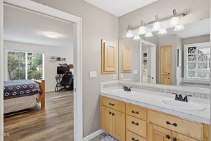 921 NE Beacon Dr, Grants Pass, OR 97526 - Photo 40