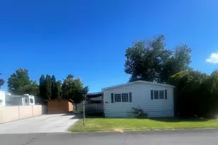 3415 Crest St, Klamath Falls, OR 97603 - Photo 1
