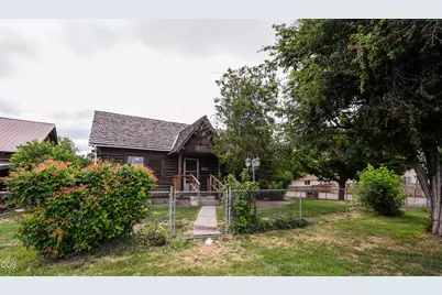200 S Oregon Street, Dorris, CA 96023 - Photo 2