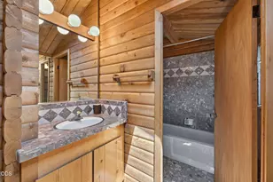 21955 Rickard Rd, Bend, OR 97702 - Photo 42