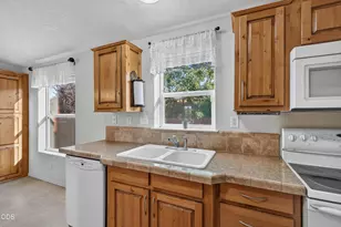2681 Agate Meadows Dr, White City, OR 97503 - Photo 8