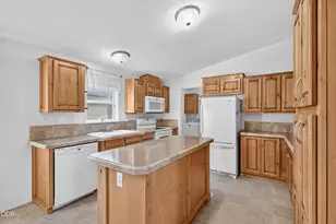 2681 Agate Meadows Dr, White City, OR 97503 - Photo 6