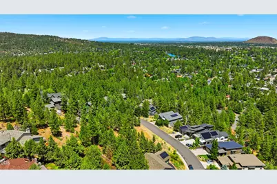 1738 SW Troon Avenue, Bend, OR 97702 - Photo 12
