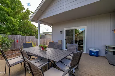 2140 SW Nick Way, Grants Pass, OR 97527 - Photo 32