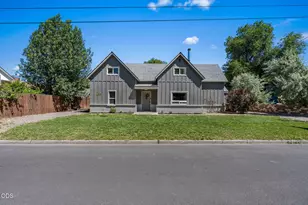 267 NW 5th St, Prineville, OR 97754 - Photo 2