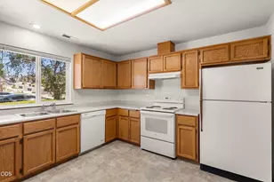 1207 Springbrook Rd, Medford, OR 97504 - Photo 10