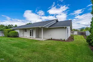 1118 Angela Ct, Central Point, OR 97502 - Photo 16