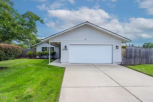 1118 Angela Ct, Central Point, OR 97502 - Photo 22