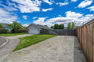 1118 Angela Ct, Central Point, OR 97502 - Photo 12