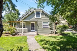 1833 2nd Ave, Gold Hill, OR 97525 - Photo 2