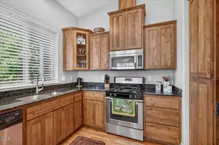 503 Antilles Ln, Medford, OR 97501 - Photo 10