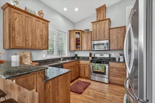 503 Antilles Ln, Medford, OR 97501 - Photo 4