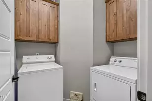 503 Antilles Ln, Medford, OR 97501 - Photo 14