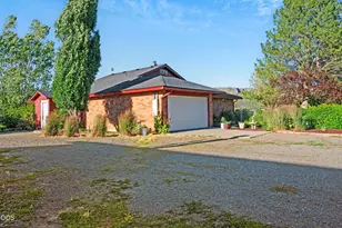 8230 Hill Rd, Klamath Falls, OR 97603 - Photo 2
