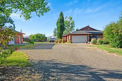 8230 Hill Road, Klamath Falls, OR 97603 - Photo 1