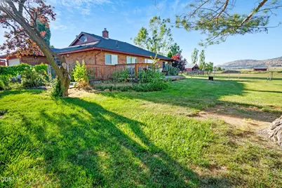 8230 Hill Road, Klamath Falls, OR 97603 - Photo 4