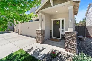 60865 SE Sweet Pea Dr, Bend, OR 97702 - Photo 4