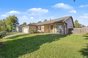 2611 Chantal Ave, Klamath Falls, OR 97601 - Photo 2