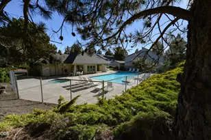 1050 NE Butler Market Rd, Bend, OR 97701 - Photo 34