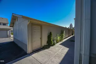 1050 NE Butler Market Rd, Bend, OR 97701 - Photo 26