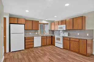 1050 NE Butler Market Rd, Bend, OR 97701 - Photo 8