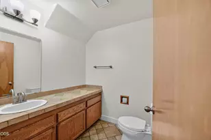 1050 NE Butler Market Rd, Bend, OR 97701 - Photo 14