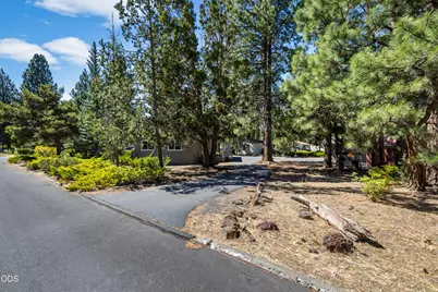 60992 Springcrest Drive, Bend, OR 97702 - Photo 6