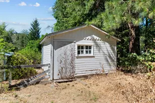 149 Peckerwood Ln, Grants Pass, OR 97527 - Photo 22