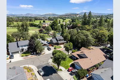 677 Cedar Wood Drive, Eagle Point, OR 97524 - Photo 2
