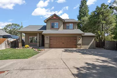 677 Cedar Wood Drive, Eagle Point, OR 97524 - Photo 1