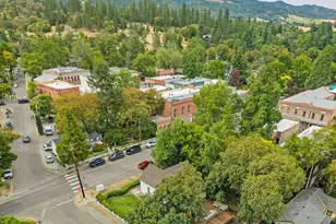 135 S 3rd St, Jacksonville, OR 97530 - Photo 66
