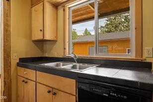 606 NE 9th St, Bend, OR 97701 - Photo 20