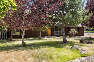 606 NE 9th St, Bend, OR 97701 - Photo 2