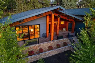 19077 Mount McLoughlin Ln, Bend, OR 97703 - Photo 2
