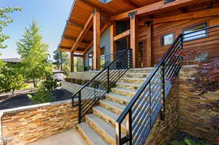19077 Mount McLoughlin Ln, Bend, OR 97703 - Photo 4