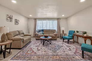238 Grandview Ln, Grants Pass, OR 97527 - Photo 4