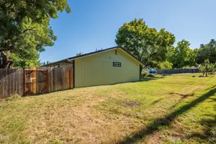 238 Grandview Ln, Grants Pass, OR 97527 - Photo 30