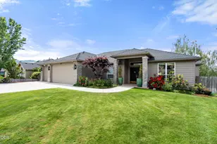 4680 Cloudcrest Dr, Medford, OR 97504 - Photo 2