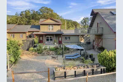 101 Rocky Knoll Lane, Jacksonville, OR 97530 - Photo 2