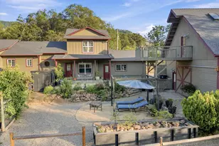 101 Rocky Knoll Ln, Jacksonville, OR 97530 - Photo 2