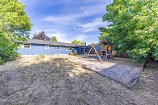 832 La Loma Dr, Medford, OR 97504 - Photo 44