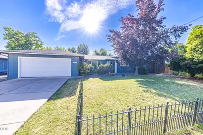 832 La Loma Drive, Medford, OR 97504 - Photo 1