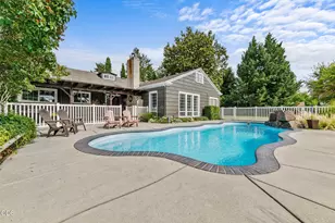 2622 Eric Ave, Central Point, OR 97502 - Photo 4